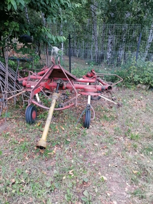 Vând grebla de împrăștiat după tractor