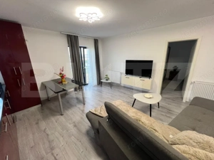 Apartament cu 2 camere– amenajat cu stil și pat baldachin în dormitor - imagine 2