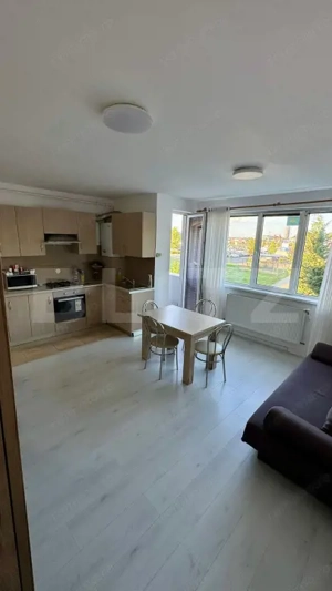 Apartament de vanzare, 3 camere, parcare, zona Vivo