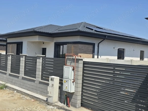 Casa individuala - 4 camere - panouri solare - gaz- curent - 5 min de STV - pod