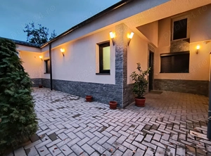 Casa de vânzare la 500 m de Spitalul Judetean  - imagine 3