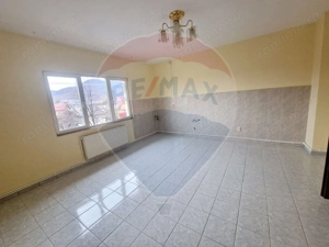 Vilă spațioasă de închiriat – 1 Mai, Piatra Neamț - imagine 8 Vilă spațioasă de închiriat – 1 Mai, Piatra Neamț - imagine 8