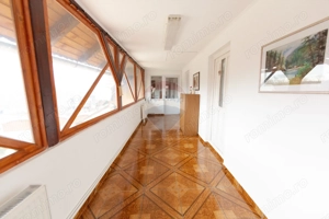 Casă spațioasă cu garaj dublu, foișor și curte amenajată - imagine 6