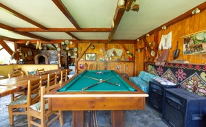 Casă spațioasă cu garaj dublu, foișor și curte amenajată - imagine 9