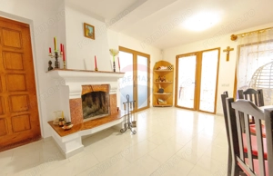 Casă spațioasă cu garaj dublu, foișor și curte amenajată - imagine 4