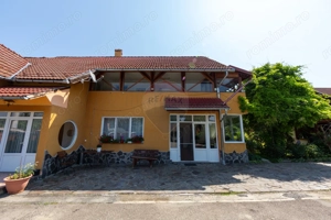 Casă spațioasă cu garaj dublu, foișor și curte amenajată - imagine 20