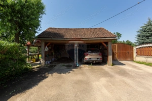 Casă spațioasă cu garaj dublu, foișor și curte amenajată - imagine 10