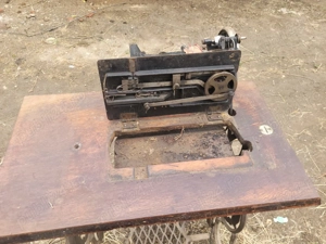 Mașina de cusut singer 