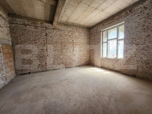 Conac boieresc de epocă – eleganță istorică, așteaptă să renască,1600 mp teren - imagine 2