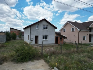 Casa la gri in Frumuseni - imagine 3 Casa la gri in Frumuseni - imagine 3