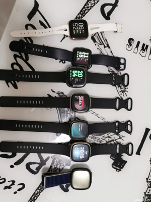 Vând Smartwatch Fitbit Versa 1234 și Sense 