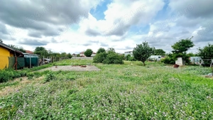 Proprietar vand in vatra satului Urseni 2715 mp teren front 31.5