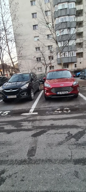 Vând autoturism suv personal