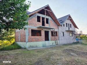 Casa tip duplex in Lunca Cetatuii (la roșu)