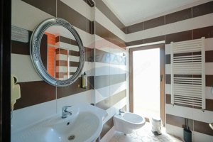 Hotel / Pensiune cu 24 camere de vânzare - Băile 1 Mai - imagine 17