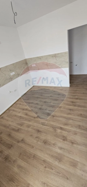 Casă / Vilă cu 4 camere de vânzare - imagine 2