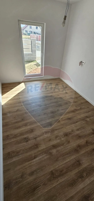 Casă / Vilă cu 4 camere de vânzare - imagine 5