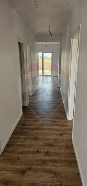 Casă / Vilă cu 4 camere de vânzare - imagine 4