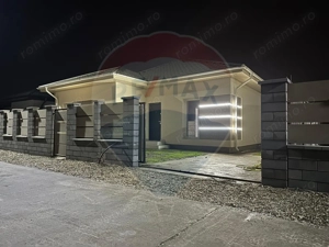 Casă / Vilă cu 4 camere de vânzare