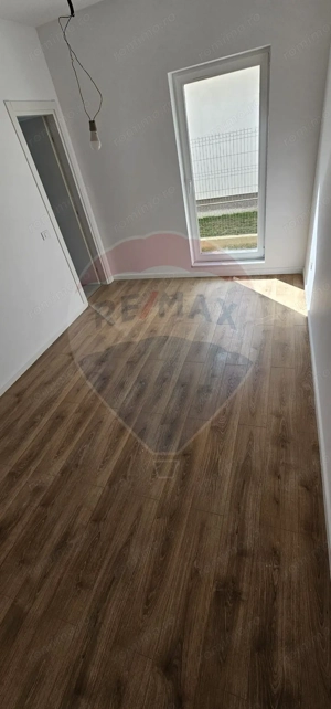 Casă / Vilă cu 4 camere de vânzare - imagine 9