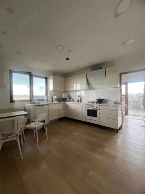 Casa de vânzare cu 5 camere, 217 mp utili, 1396 mp teren, Cartierul Primaverii