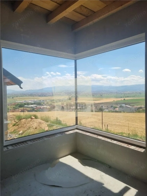 Casa cu 4 camere 2 bai 180 mpu in zona Sura Mare