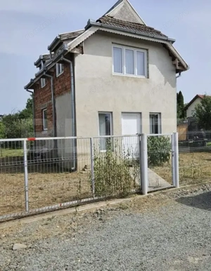 Casă de vanzare, 37 mp utili/nivel, teren 500 mp, zona Bercu Roșu