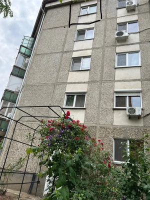 Vând garsonieră în zona Decebal