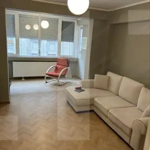 Apartament ultracentral, 2 camere, etaj 3 - imagine 2