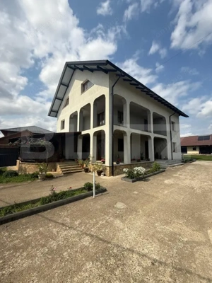 Casa/Vila 450 mp utili, 8000 mp teren + casa in constructie, Plopeni, SV