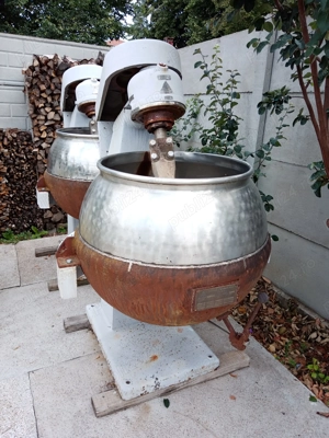 Vand  doua cazane cu agitator din inox