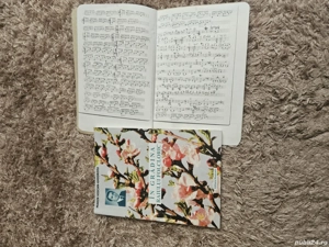 Carte de culegeri folclorice deosebite.