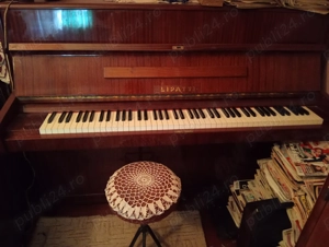 De vânzare pianină 