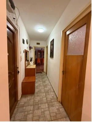   Apartament spațios și primitor 2 camere, etaj 2   Vasile Aaron - imagine 2