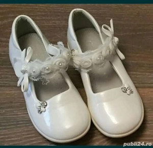 Încălțăminte fetițe.