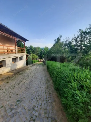 Casă cu 3 camere pe Str. Negoiului, teren 2.560 mp, vedere panoramică