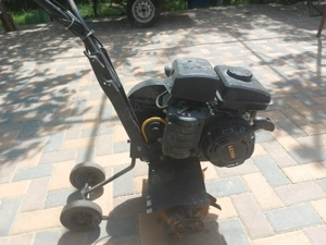 Motosapa de prasit intre randuri McCulloch