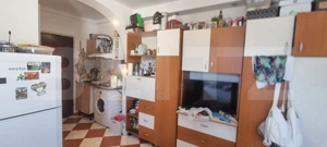 Garsoniera cu baie si geam mare  - scara foarte ingrijita