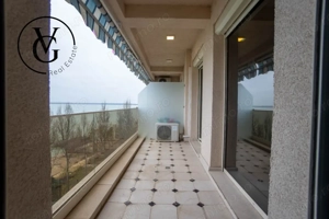 Apartament 3 camere-100 mp-  Mamaia -frontal lac