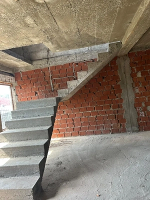 Vând casă cu etaj în comuna pietroasele ,Buzău  - imagine 8