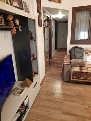 Casuta si curte in oras - imagine 4