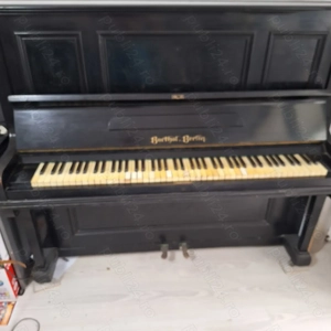 Pianină Barthol Berlin, în stare de funcționare, clape fildeș 