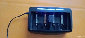 Încărcător de baterii Varta, funcțional, universal AA, AAA, 9V  