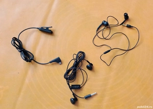 2 perechi de căști audio si 1 prelungitor de cască audio
