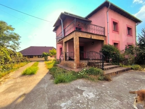 Case Pârvu Roșu - Costești la 13 km de Pitești 