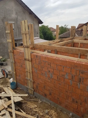 Executam case la rosu ,Fatade ,Acoperisuri  - imagine 3