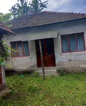 Casa de vanzare la sat