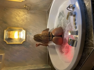 Escorta de lux (piercinguri in zonele intime)