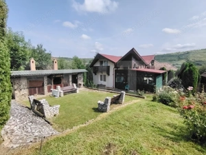 Casă cu mobilier premium și grădină spectaculoasă in Tarnaveni