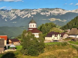 Teren de 4124 m2 intravilan, centrul comunei Fundata cu panorama spre Muntii Bucegi